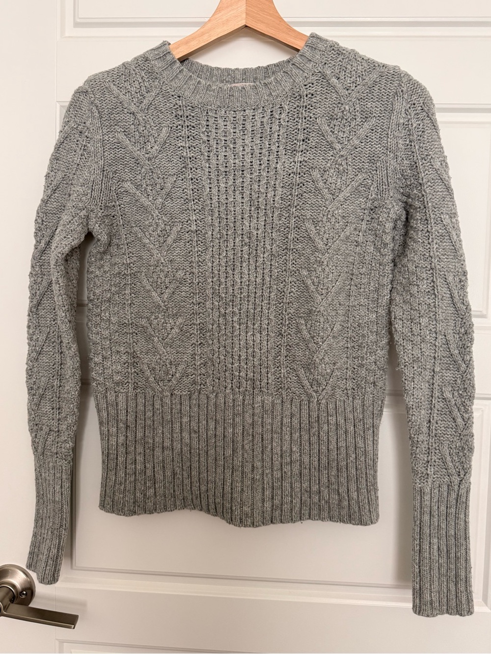 Gap Women’s Cable Knit Sweater - Gray